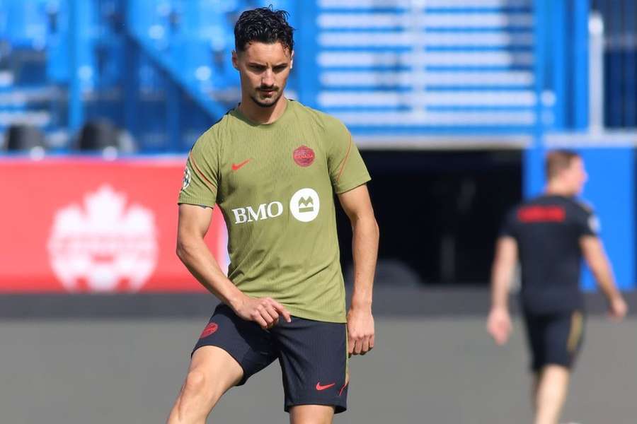 Stephen Eustáquio no treino da seleção do Canadá