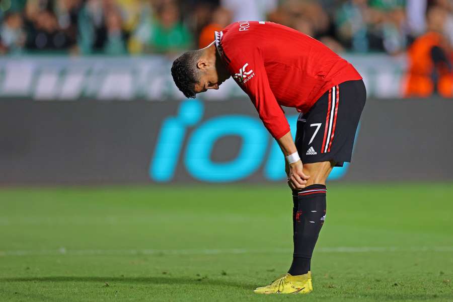 Cristiano Ronaldo se lamenta en un partido del Manchester United.
