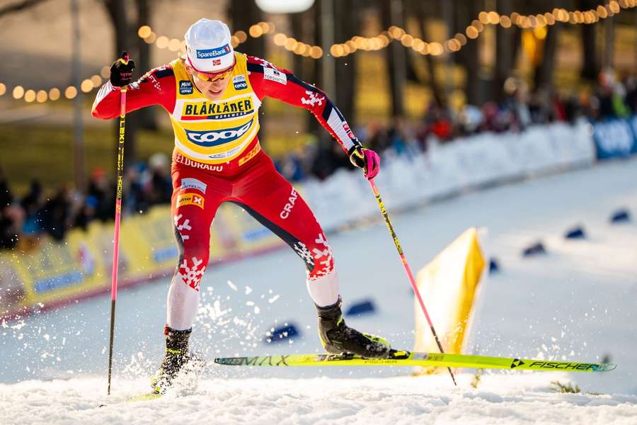 Nor Klaebo na trati sprintu v Tallinnu.