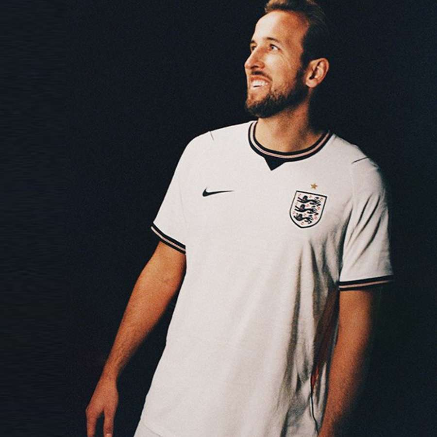 Harry Kane com o novo manto inglês