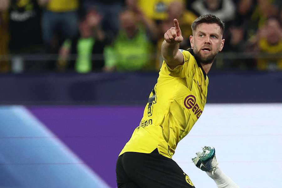 Niclas Füllkrug a estrela do Dortmund na primeira mão
