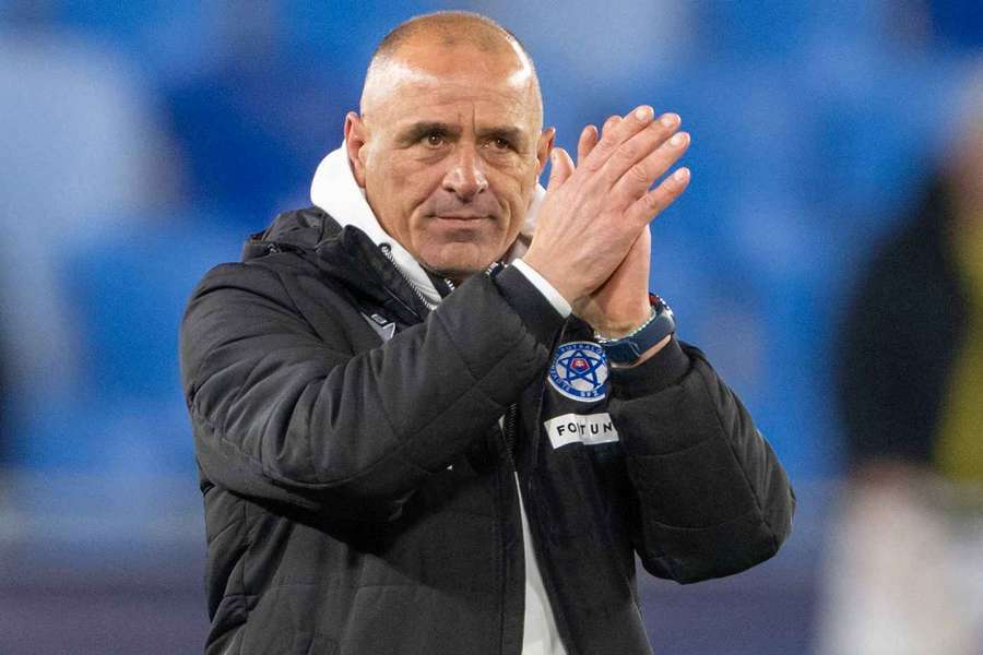 Budúcnosť Calzonu na lavičke Slovenska je stále neistá.