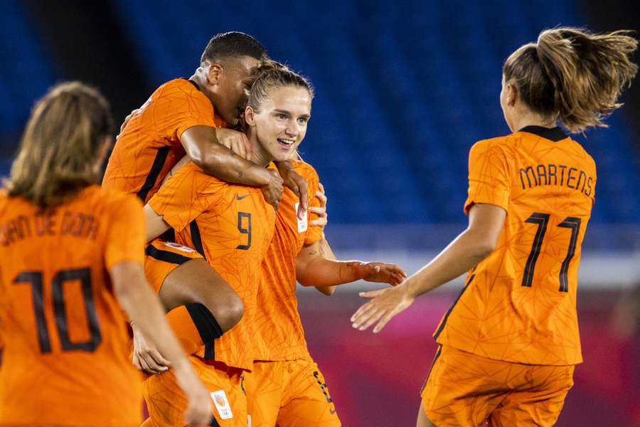 De OranjeLeeuwinnen willen in 2027 het WK in eigen land spelen