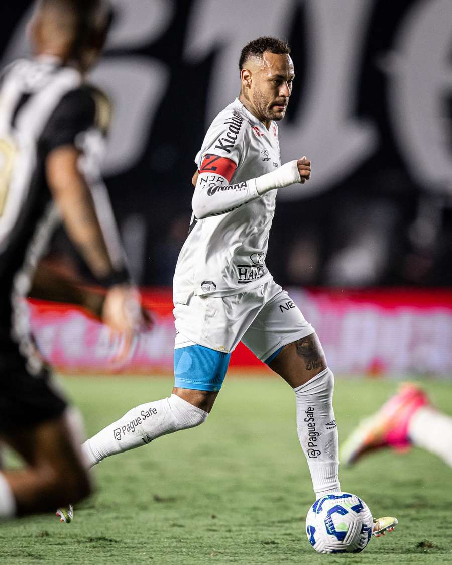 Neymar atuou por 33 minutos em Santos x Atlético-MG