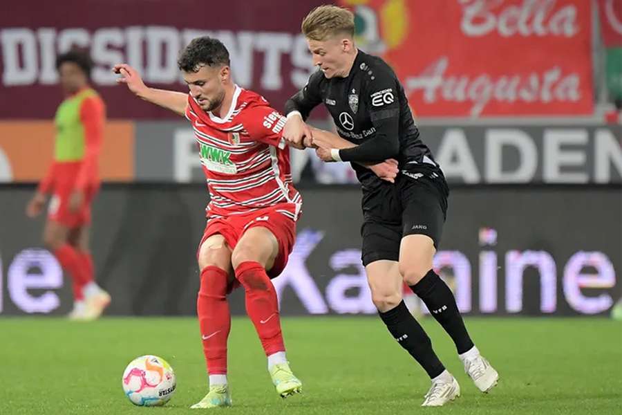 Augsburgo vence Estugarda e afasta-se da zona de despromoção (1-0)