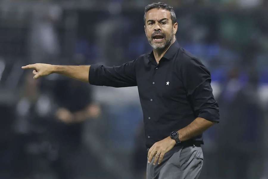 Artur Jorge tem, nas mãos, tentadora proposta do Catar