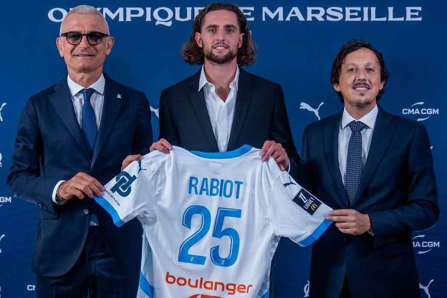 Adrien Rabiot avec son nouveau maillot.