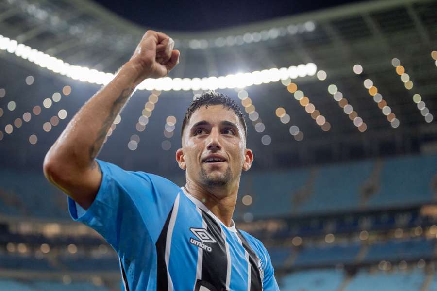 Cristian Olivera fechou a conta em vitória do Grêmio na Sul-Americana Cristian Olivera fechou a conta em vitória do Grêmio na Sul-Americana