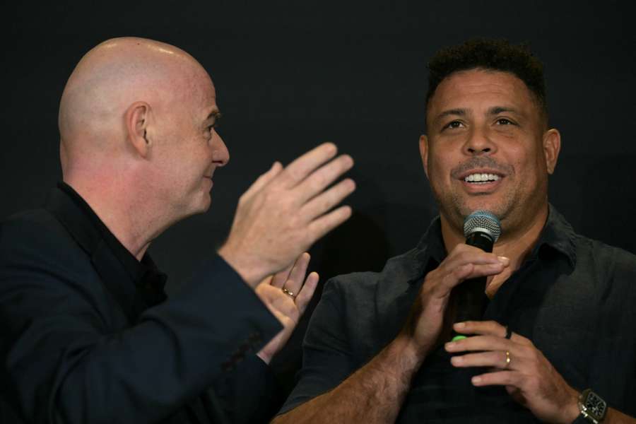 Ronaldo, con el presidente de la FIFA, Gianni Infantino