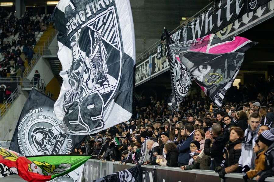 White Angels, a claque organizada do Vitória SC White Angels, a claque organizada do Vitória SC