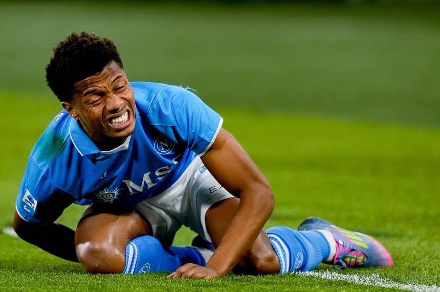 El brasileño Neres podría perderse final de temporada con Nápoles por lesión