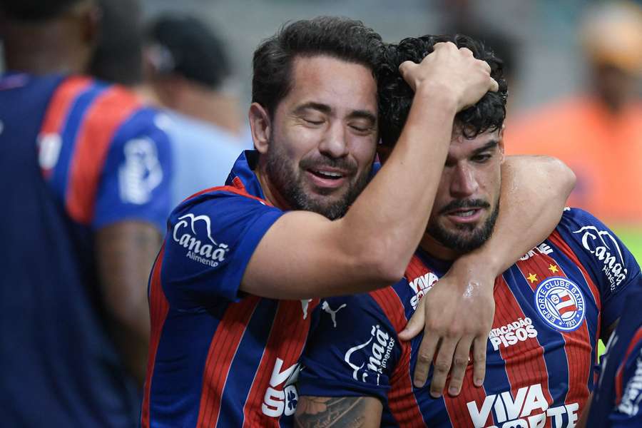 Everton Ribeiro comemora participação em gol marcado por Willian José