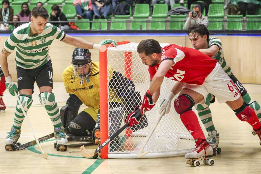 Benfica venceu por 1-4 no Pavilhão João Rocha