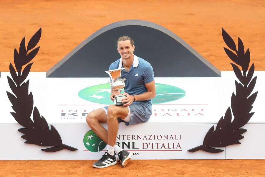 Alexander Zverev coroado campeão em Roma