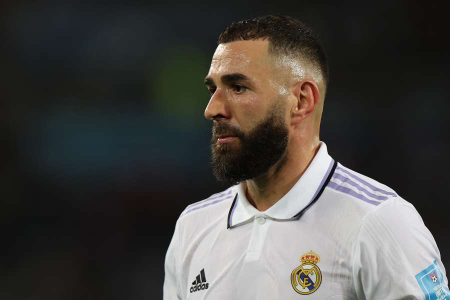 Benzema comanda o ataque do Real Madrid contra o Elche