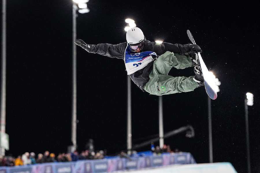 Augustinho Teixeira na prova do snowboard halfpipe