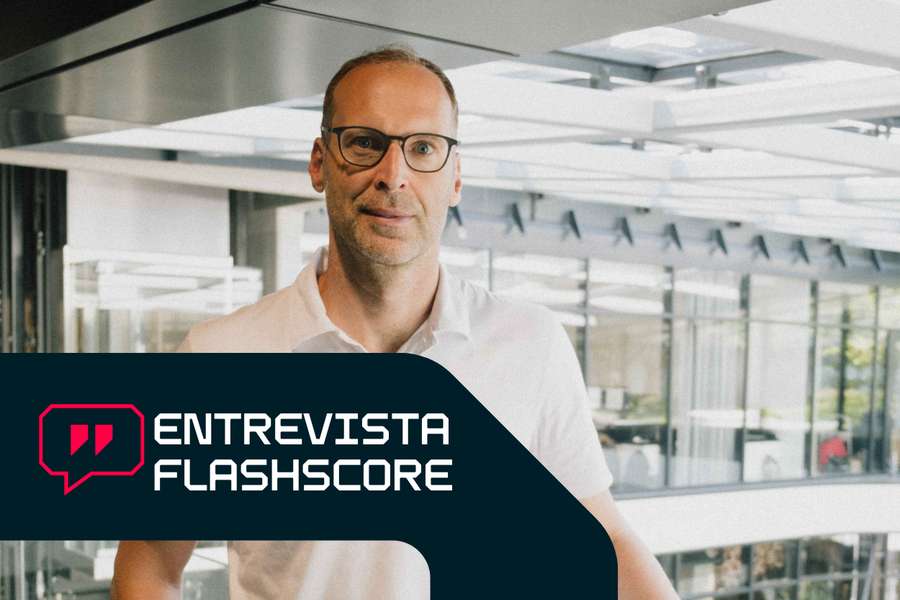 Petr Čech visitando las oficinas de Flashscore en Praga