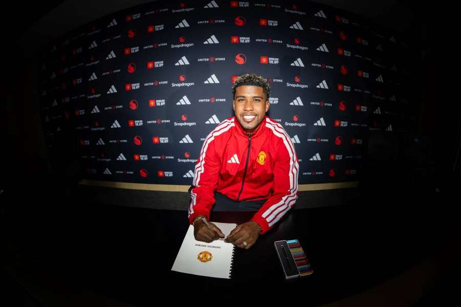 Andrey Santos, prezentat oficial la Manchester United