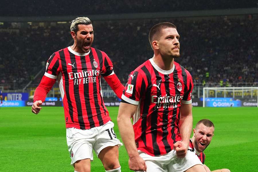 Słaba forma Interu trwa, dublet Jovicia zapewnia Milanowi awans do finału Coppa Italia