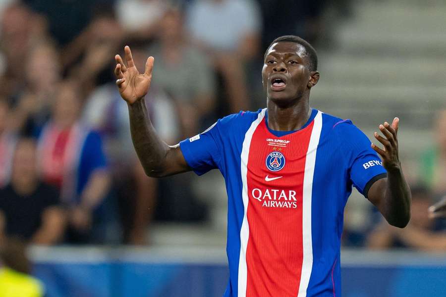 Nuno Mendes (PSG) suspendu trois matchs après son carton rouge au Trophée des champions