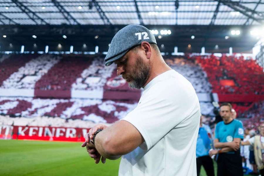 Steffen Baumgart mit der ikonischen Kopfbedeckung.