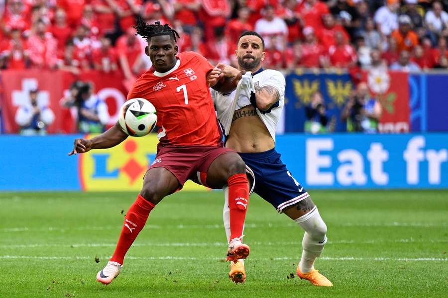 Embolo foi o melhor em campo do lado da Suíça