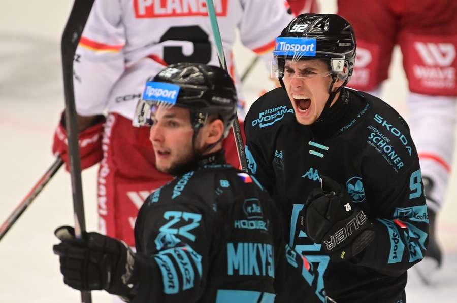 Čihař hraje aktuálně za Karlovy Vary. Čihař hraje aktuálně za Karlovy Vary.