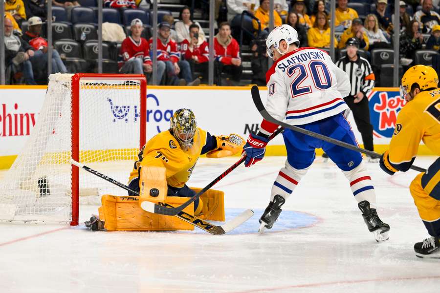 Slafkovský sa do siete Nashvillu nepresadil. Slafkovský sa do siete Nashvillu nepresadil.