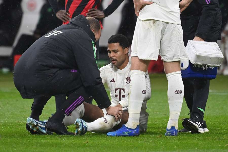 Serge Gnabry está de fora, por enquanto, com uma lesão no tendão muscular.