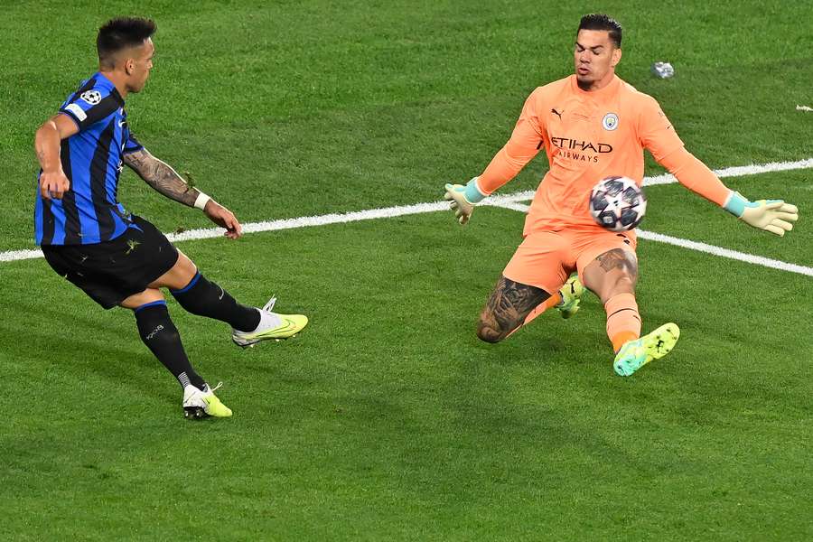 Ederson denies Inter's Lautaro Martinez