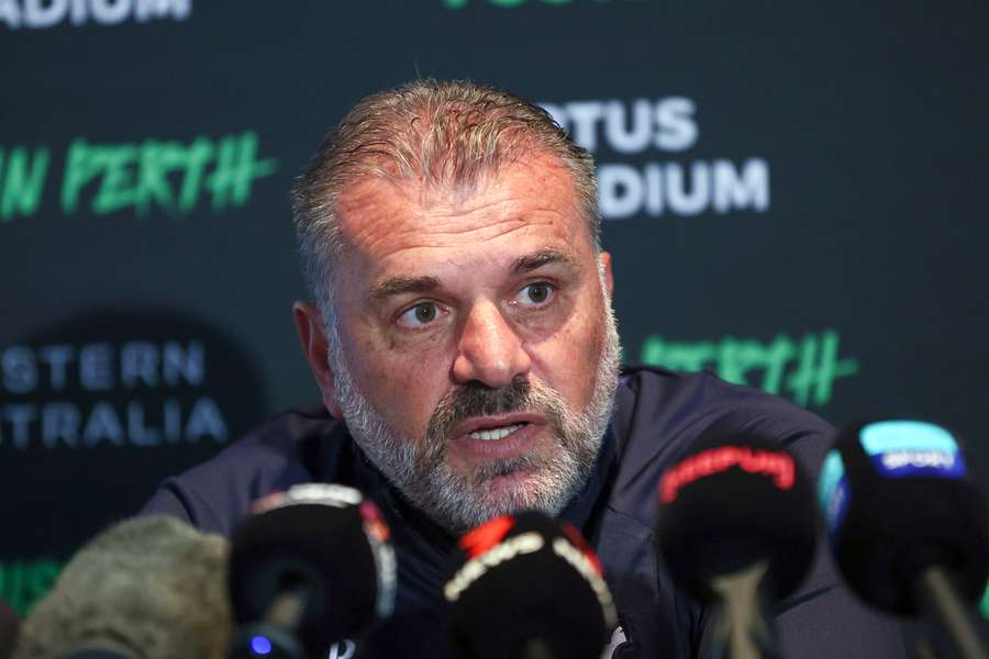 Ange Postecoglou em conferência de imprensa onde abordou o futuro de Harry Kane