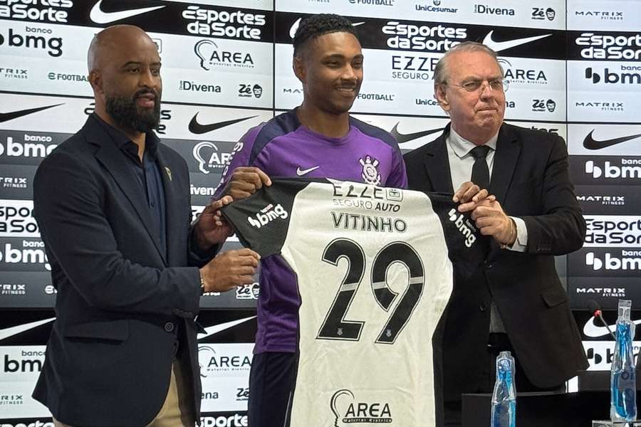 Vitinho usará a camisa 29 no Corinthians