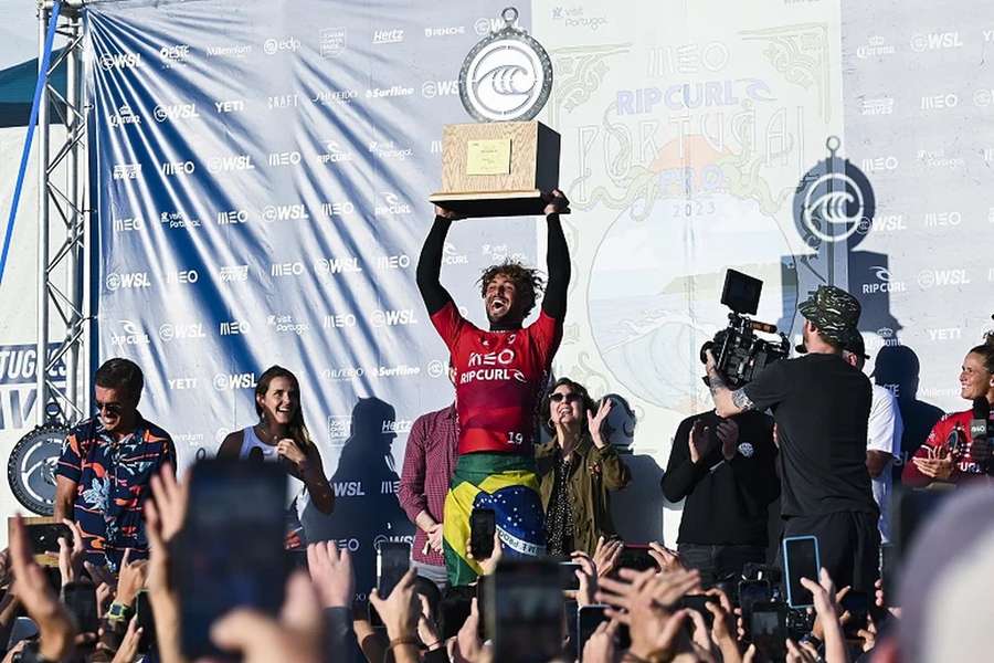 João Chianca com o troféu da etapa portuguesa
