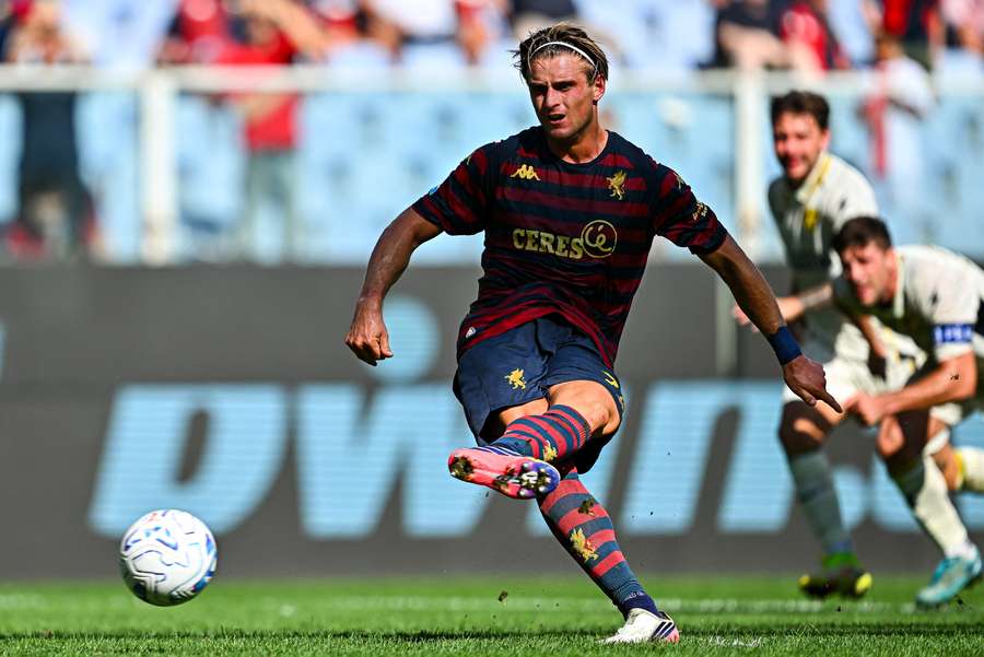 Lorenzo Colombo sbaglia il penalty