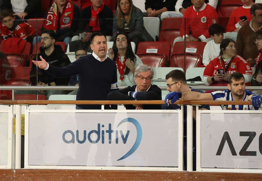 Ricardo Ares muito insatisfeito com a equipa Ricardo Ares muito insatisfeito com a equipa