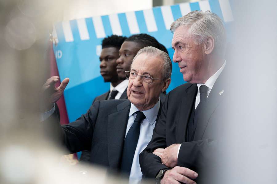 Florentino Pérez e Carlo Ancelotti lado a lado