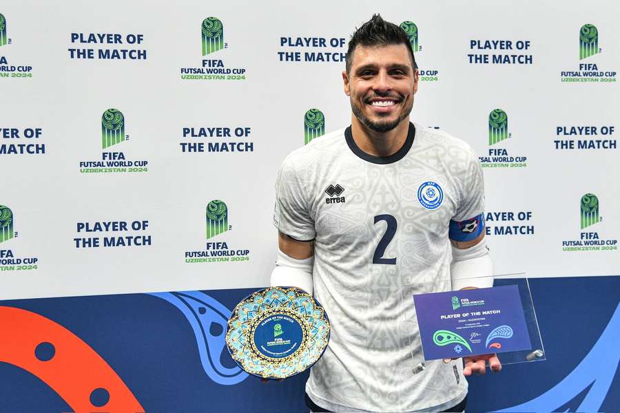Higuita deu sua dose de contribuição para o crescimento do futsal cazaque Higuita deu sua dose de contribuição para o crescimento do futsal cazaque