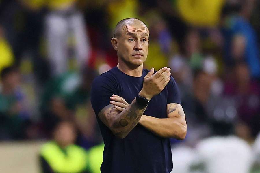 Cannavaro da órdenes a sus jugadores Cannavaro da órdenes a sus jugadores