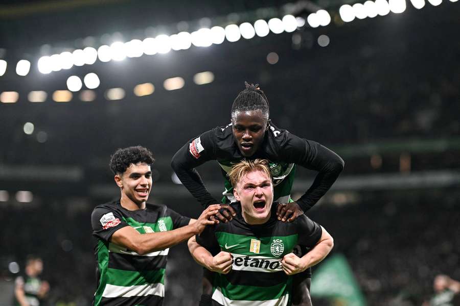 Harder festeja o terceiro golo do Sporting com o Farense