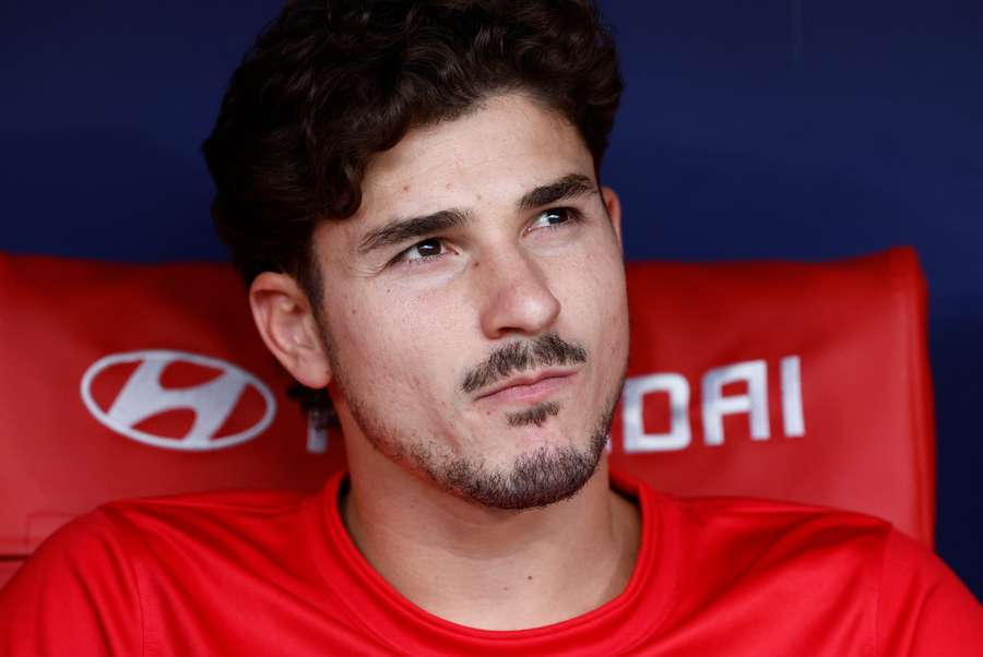WATCH: Alvarez refuses to join teammates in clapping Atletico fans after Villarreal draw WATCH: Alvarez refuses to join teammates in clapping Atletico fans after Villarreal draw