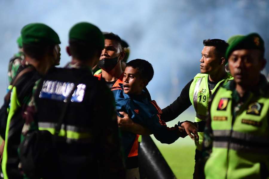 Tragédia na Indonésia chocou o mundo do futebol