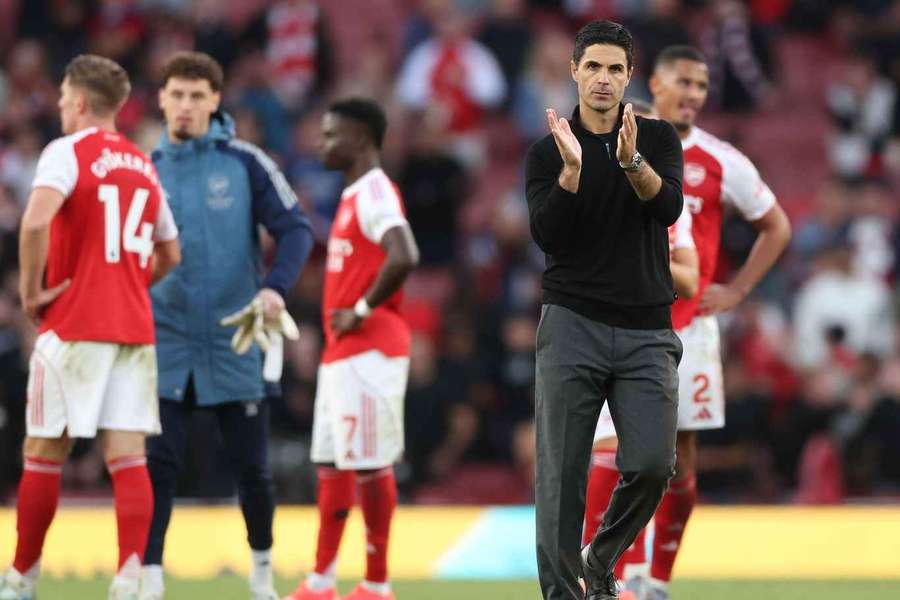 Mikel Arteta of Arsenal applauds the fans after their draw with Man City