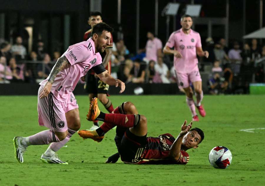 Messi (L) glides past his opponent
