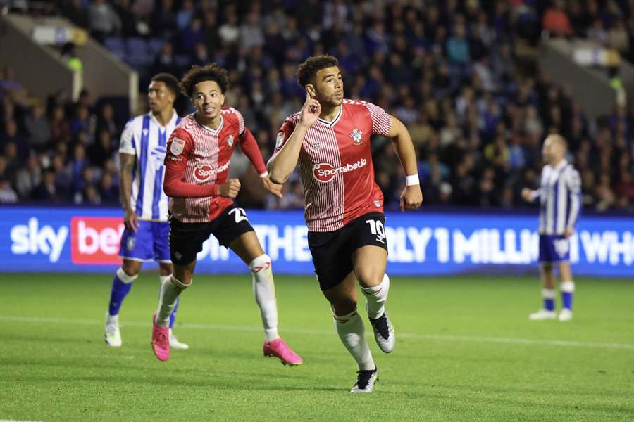 Che Adams, do Southampton, fez o golo da vitória aos 87 minutos