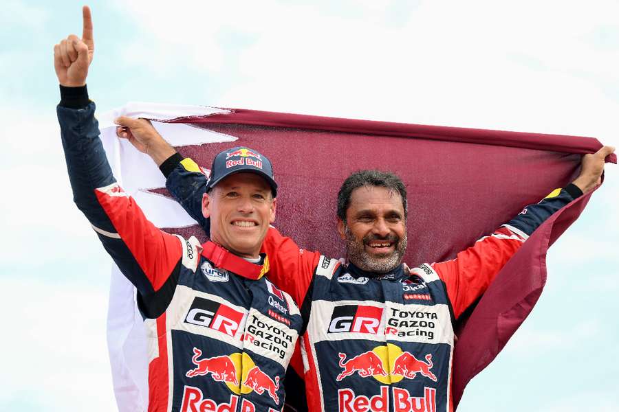 O co-piloto Mathieu Baumel ao lado de Al-Attiyah 