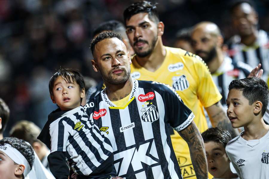 Neymar durante amistoso do Peixe com o RB Leipzig