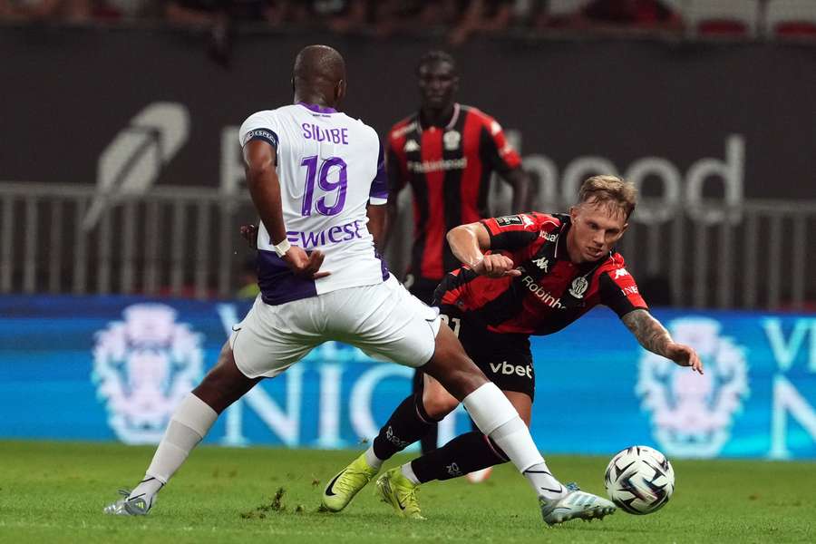 Djibril Sidibé a pris le meilleur sur Isak Jansson