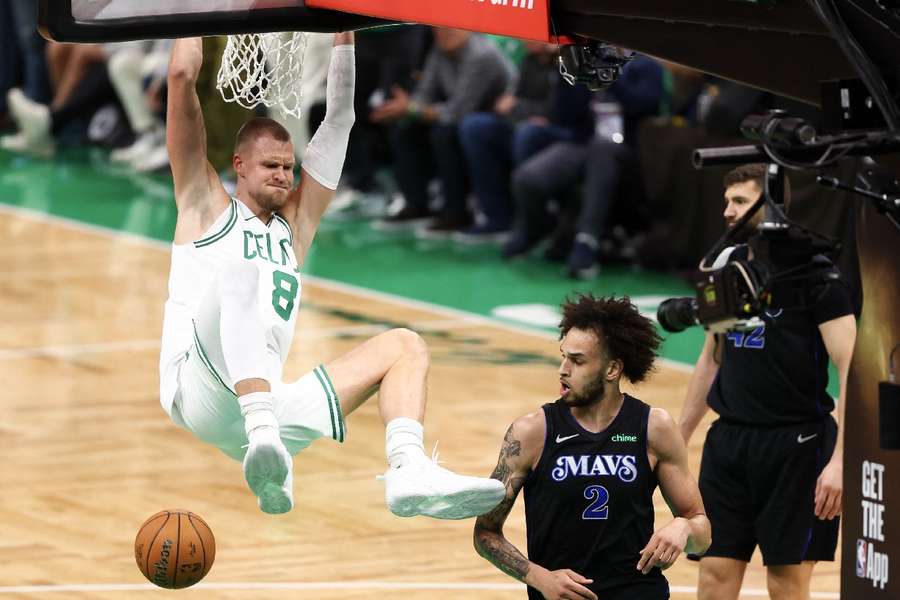 Porzingis foi um dos destaques do Celtics em vitória sobre os Mavs no jogo 1 das finais da NBA