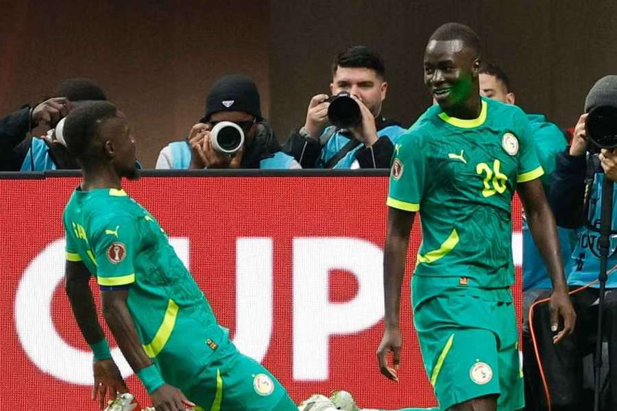 Pape Gueye bisou na vitória do Senegal
