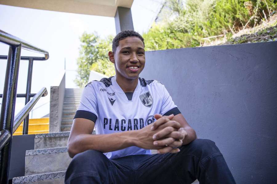 Deivid oficializado pelo Vitória SC
